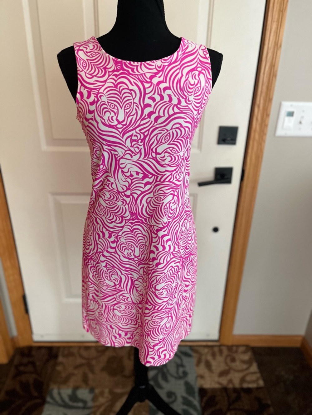 Women’s Jude Connally pink white hidden tiger sleeveless shift dress. Size XS